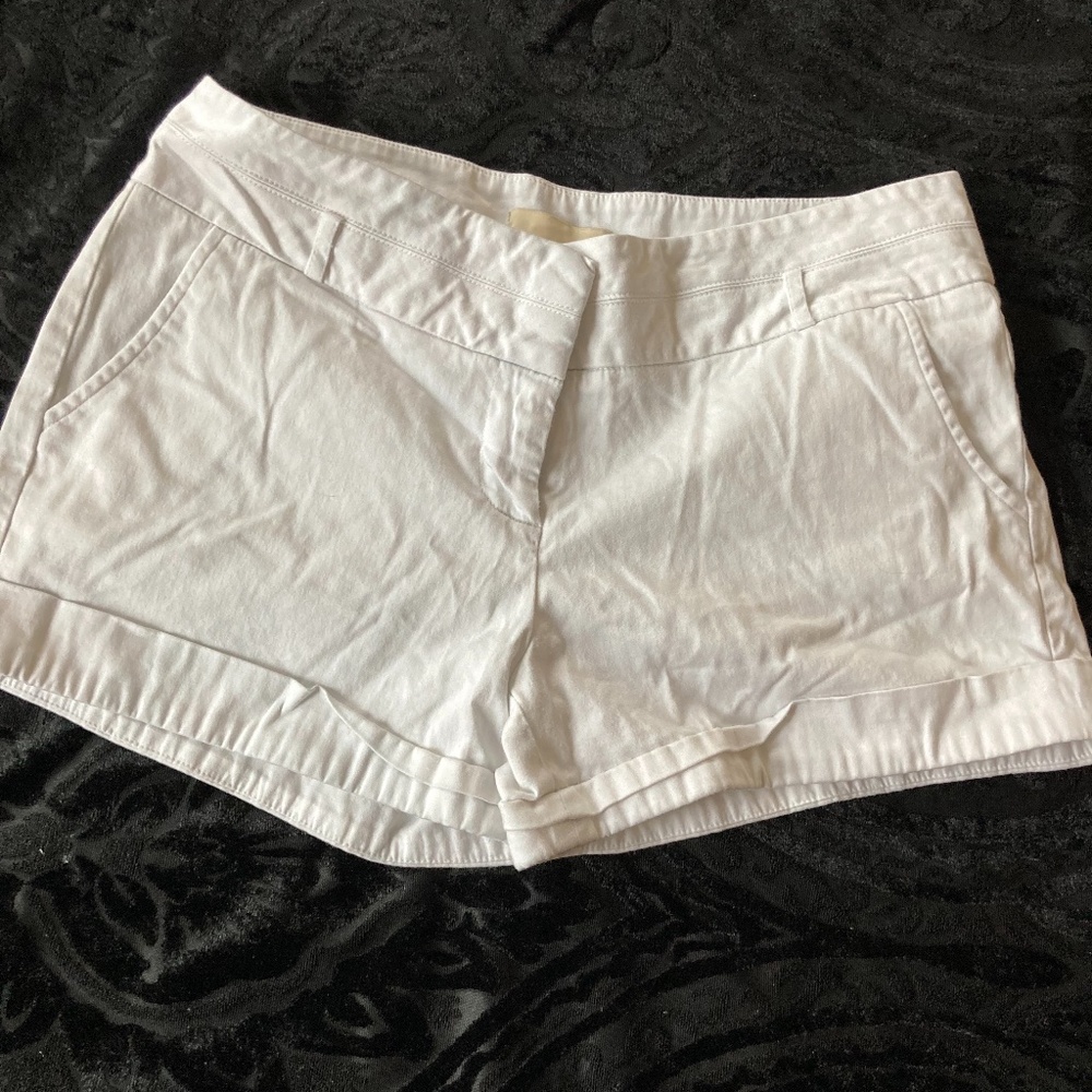 Cute white shorts